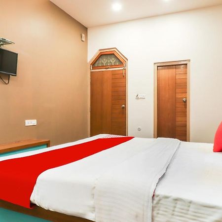 OYO 26781 Hotel Raghupati Ayodhya Bagian luar foto
