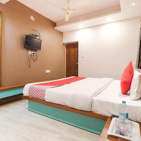 OYO 26781 Hotel Raghupati Ayodhya Bagian luar foto