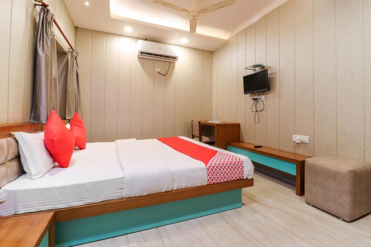 OYO 26781 Hotel Raghupati Ayodhya Bagian luar foto