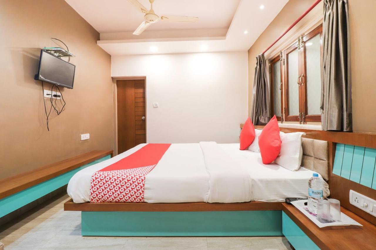 OYO 26781 Hotel Raghupati Ayodhya Bagian luar foto