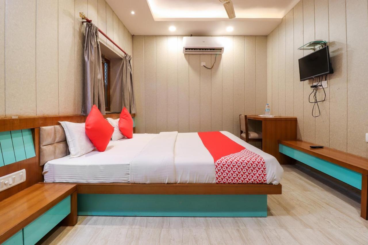 OYO 26781 Hotel Raghupati Ayodhya Bagian luar foto