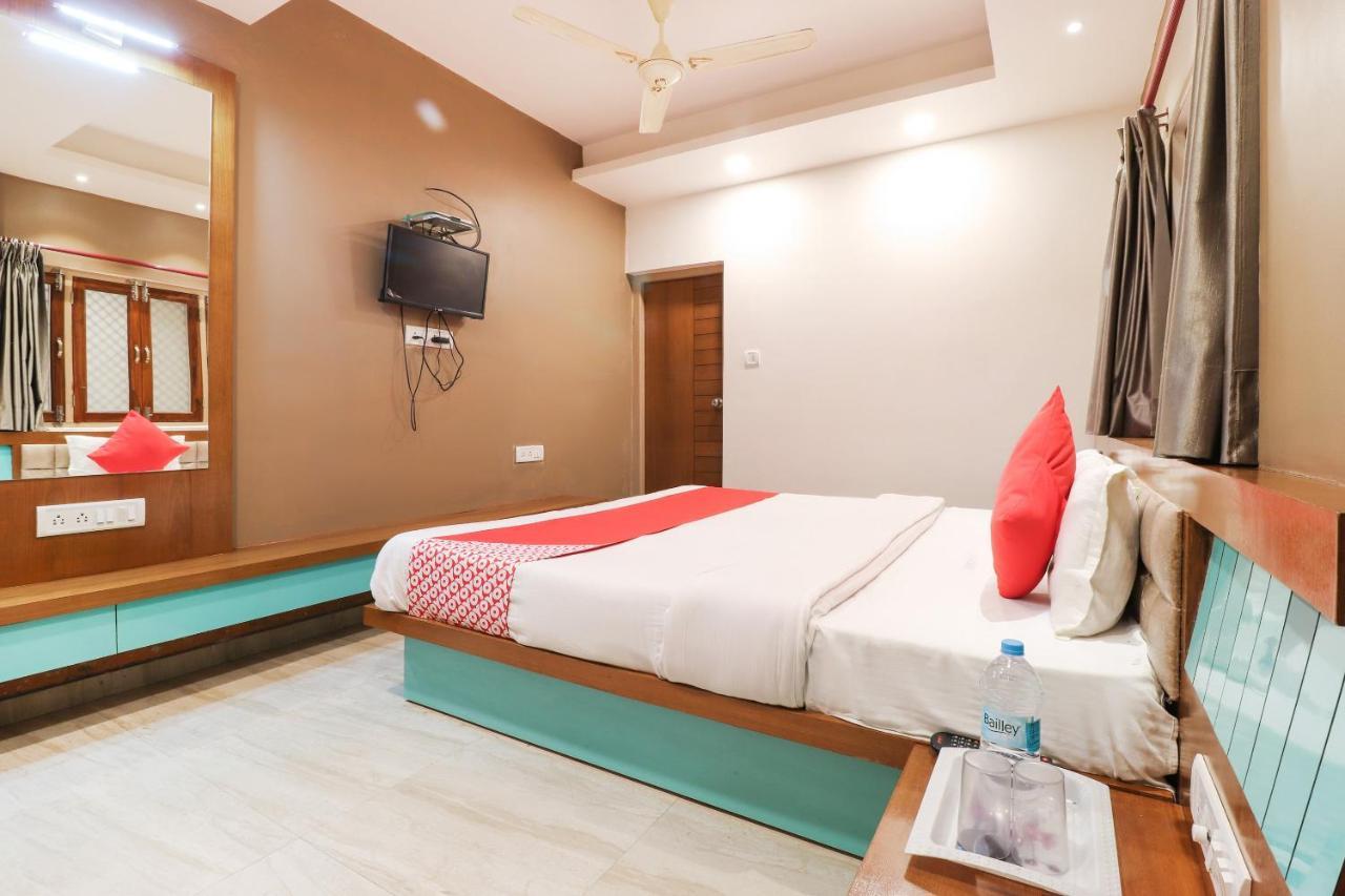 OYO 26781 Hotel Raghupati Ayodhya Bagian luar foto