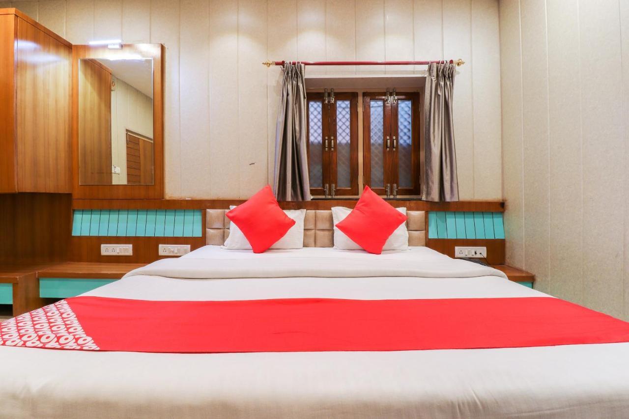 OYO 26781 Hotel Raghupati Ayodhya Bagian luar foto