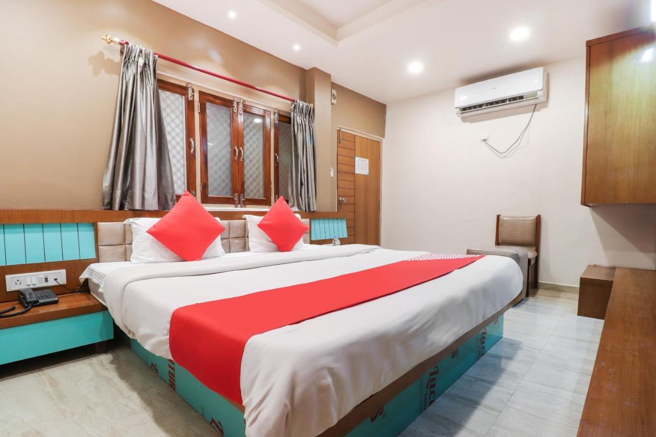 OYO 26781 Hotel Raghupati Ayodhya Bagian luar foto