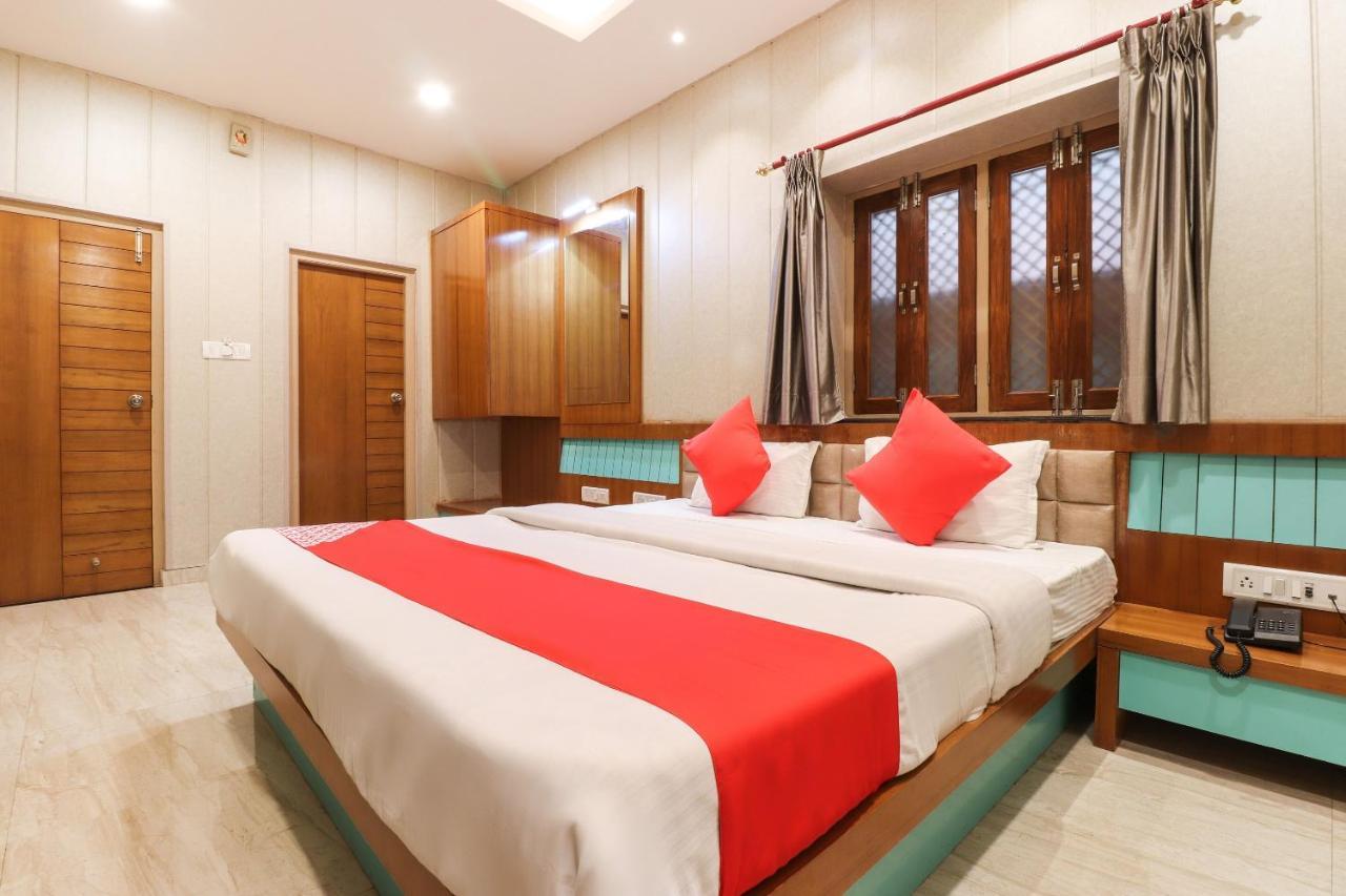 OYO 26781 Hotel Raghupati Ayodhya Bagian luar foto