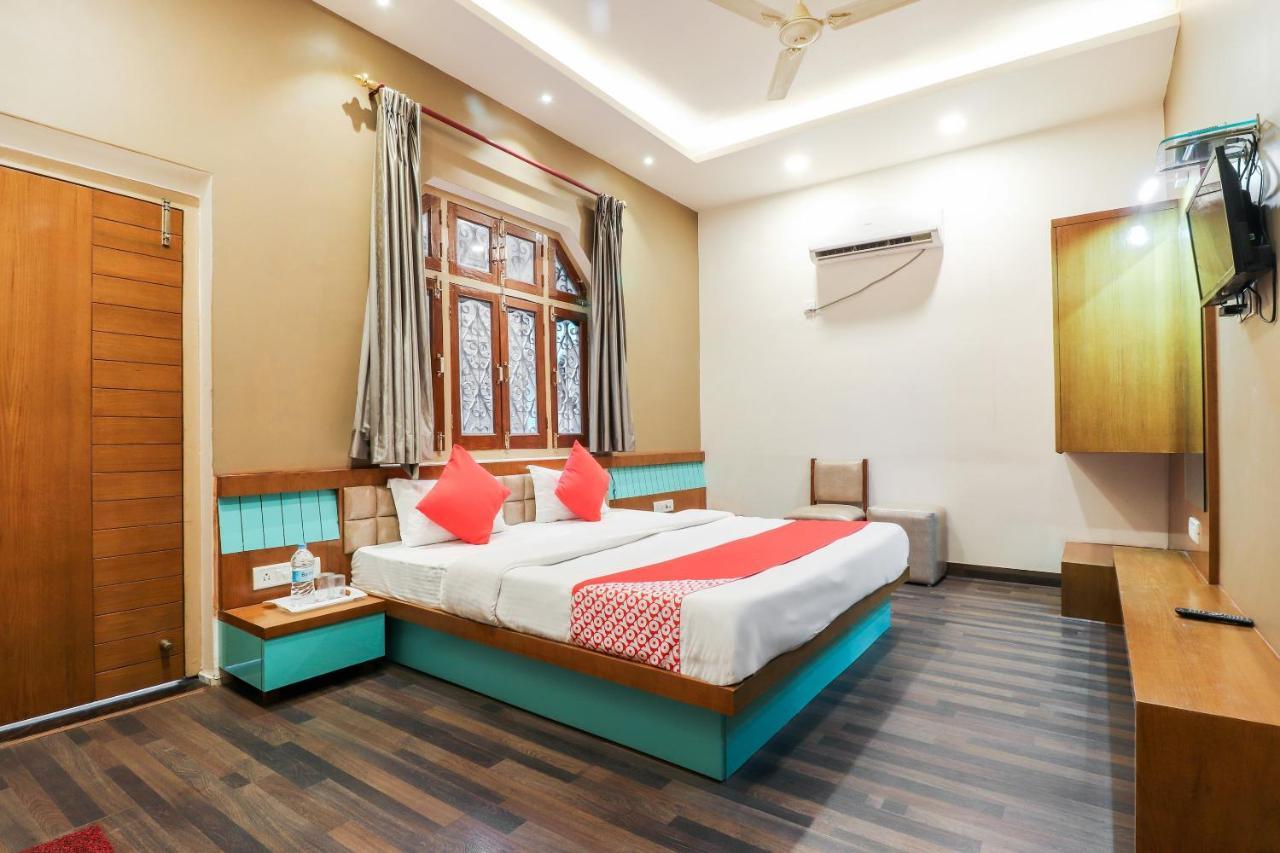 OYO 26781 Hotel Raghupati Ayodhya Bagian luar foto